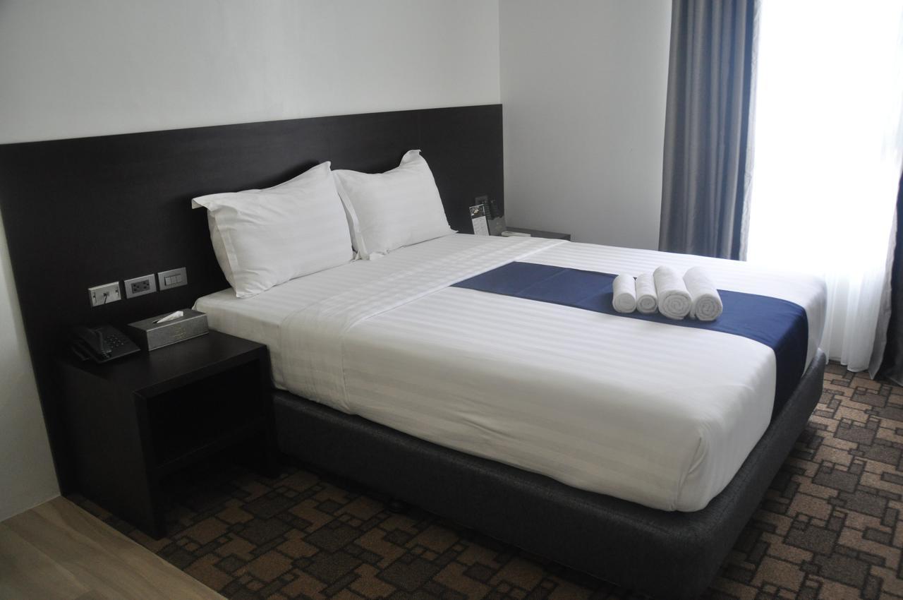 Mezzo Hotel Cebu Exterior photo