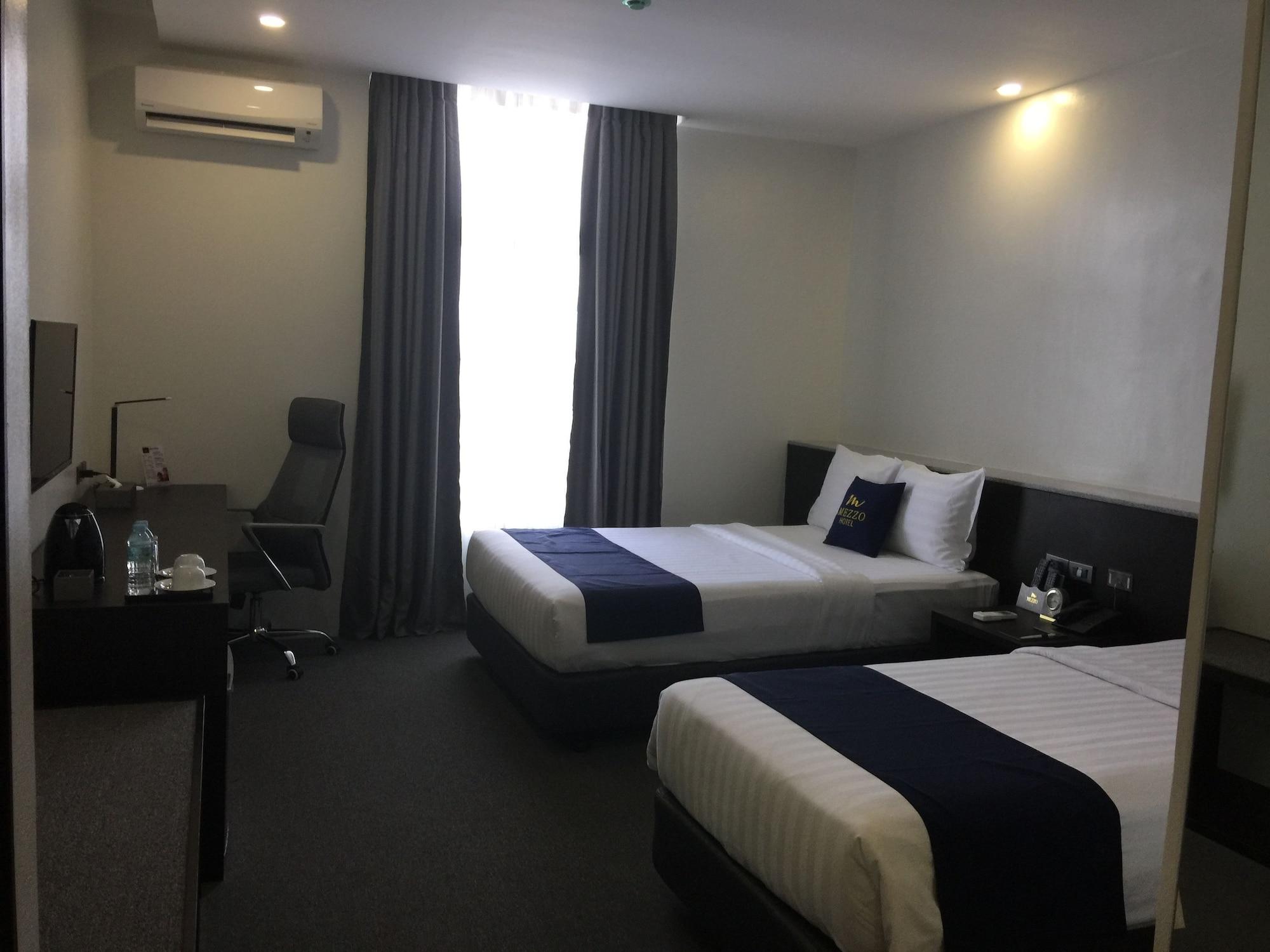 Mezzo Hotel Cebu Exterior photo